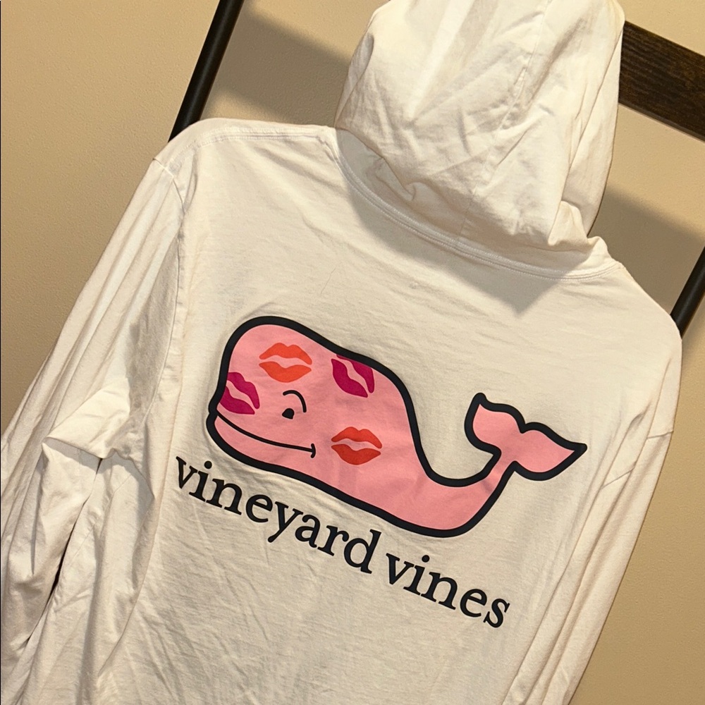 Vineyard Vines Valentine’s day Kisses White Longsleeve w/ Hoodie